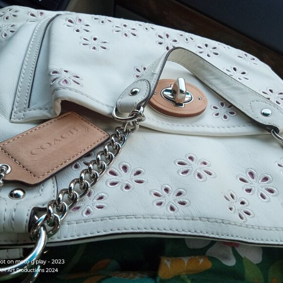 COACH Coach Poppy LIMITED Eyelet Daisy Purse - Picture 2 of 3
